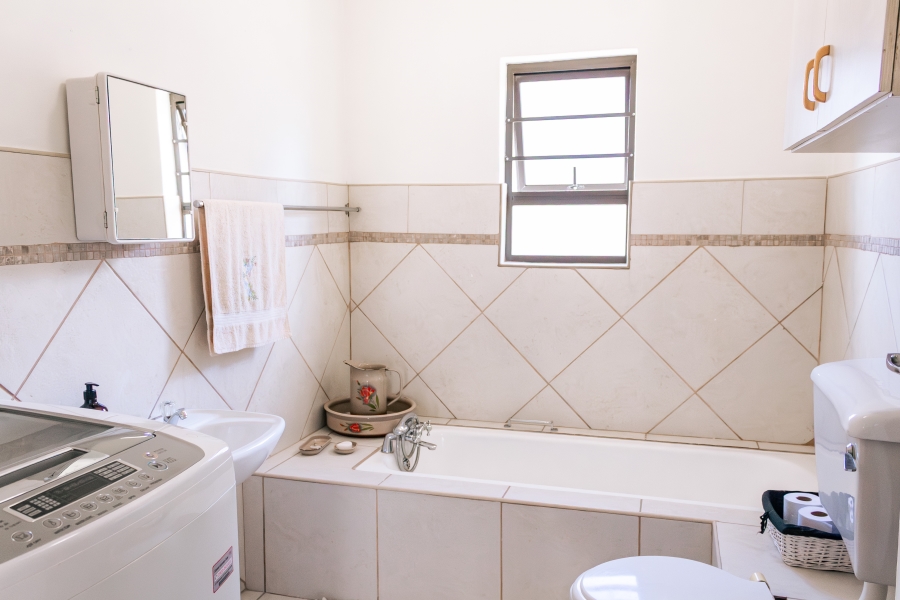 3 Bedroom Property for Sale in De Kelders Western Cape